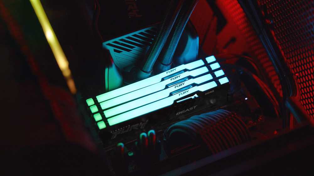 RAM „Kingston KF556C40BBA-32“ 32 GB 5600 MT/s DDR5 CL40 DIMM FURY Beast RGB atmintis | Kingstonas