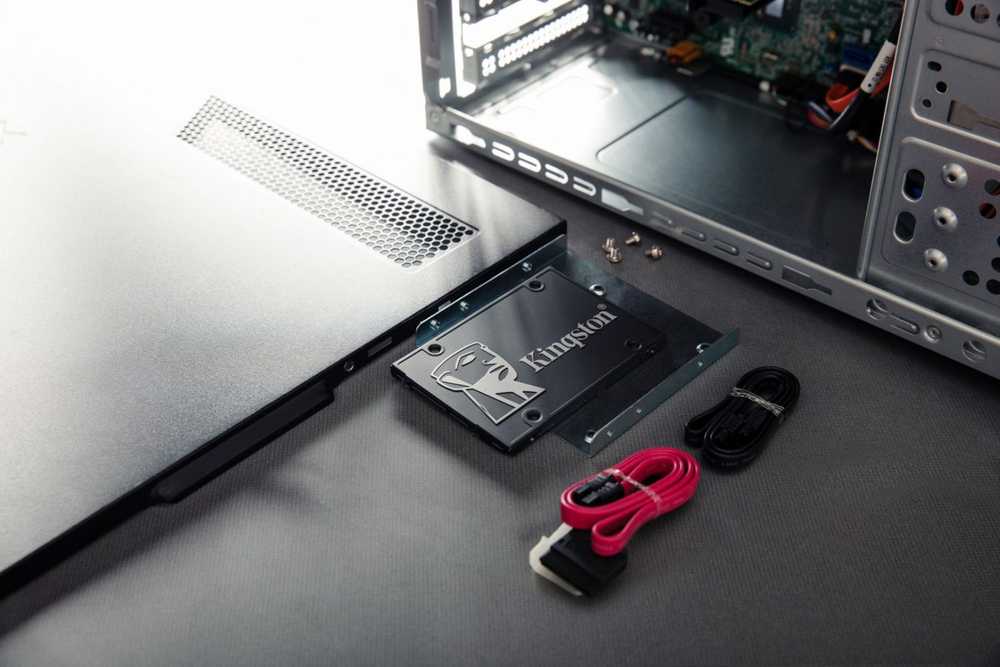 „Kingston Technology KC600 2,5" 2048 GB „Serial ATA III“ 3D TLC“