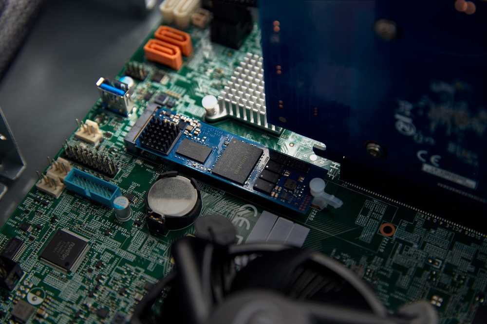 Kingston SSD | DC2000B | 240 GB | SSD form factor M.2 2280 | Solid-state drive sąsaja PCIe NVMe Gen 4.0 (x4) | Skaitymo greitis 4500 MB/s | Rašymo greitis 400 MB/s