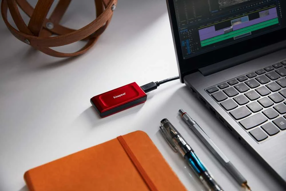 Išorinis kietasis diskas Kingston SXS1000R, 2 TB, USB 3.2 Gen 2, raudonas