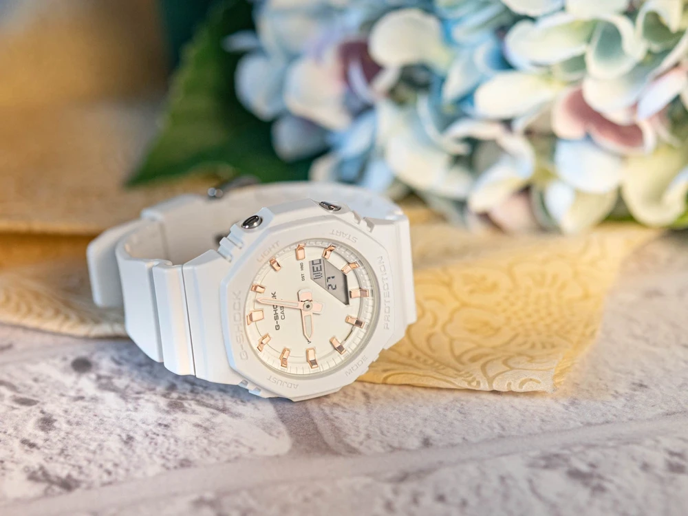 „Casio G-shock“ analoginis-skaitmeninis moteriškas laikrodis GMA-P2100M-7AER