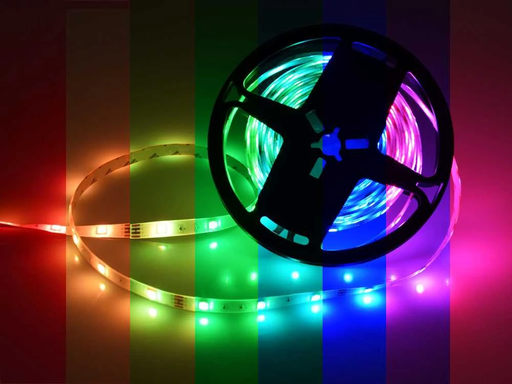 Jokomisiada LED juostelė 5m RGB + nuotolinio valdymo pultas vandeniui atspari