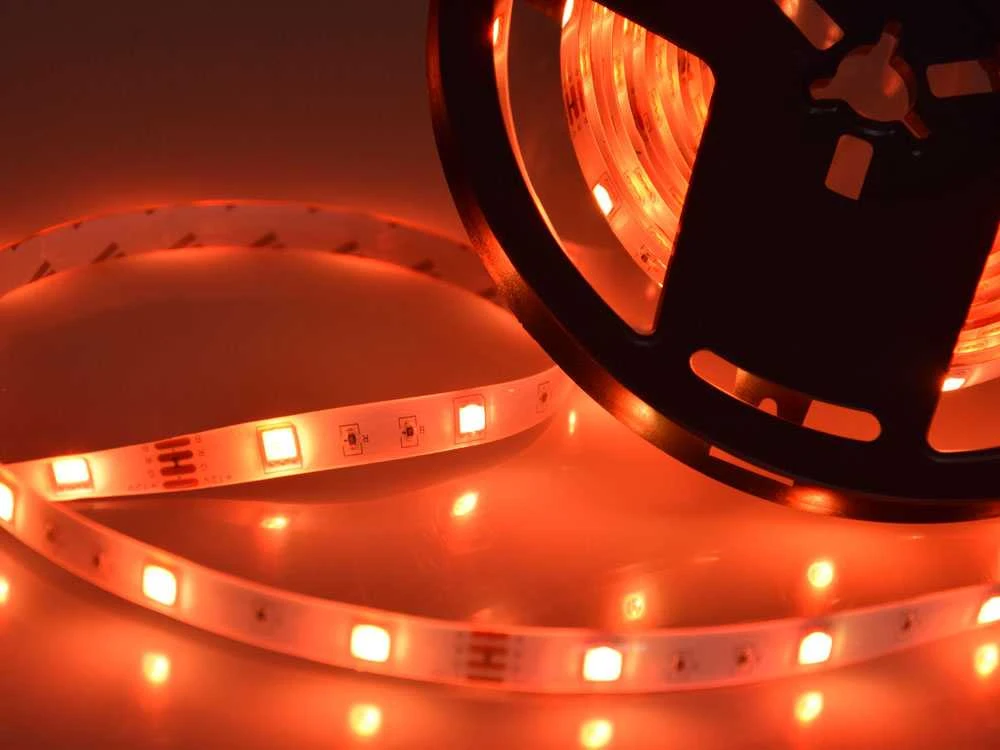 Jokomisiada LED juostelė 5m RGB + nuotolinio valdymo pultas vandeniui atspari