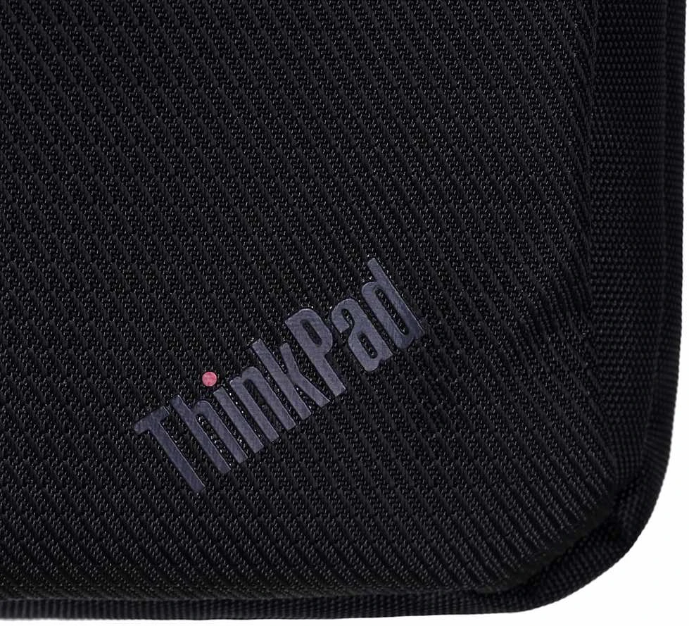 Lenovo | Essential | ThinkPad Essential 13–14 colių plonas nešiojamas kompiuteris su viršutiniu dėklu (tvarus ir ekologiškas, pagamintas iš perdirbto PET: iš viso 7,5 %; išorė: 24 %) | Tinka iki 14 colių | Išorinis dėklas | Dirželis per petį | Juodas