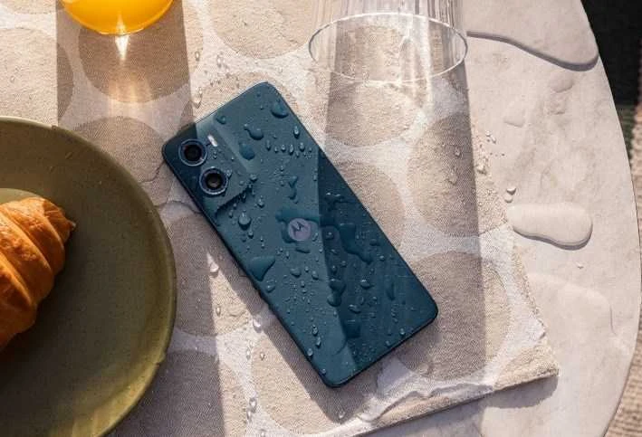 Motorola moto G06 6.88" dviejų SIM kortelių „Android 15“, USB C tipo, 4 GB, 64 GB, 7000 mAh, Mėlyna