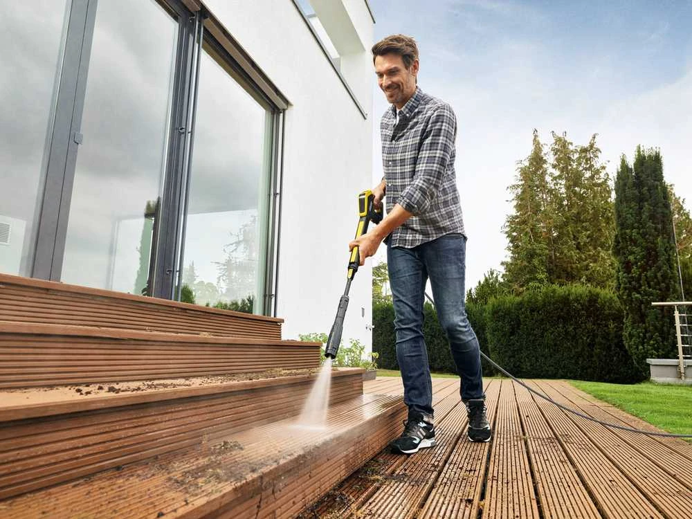 Karcher plovykla naudojant terasoje