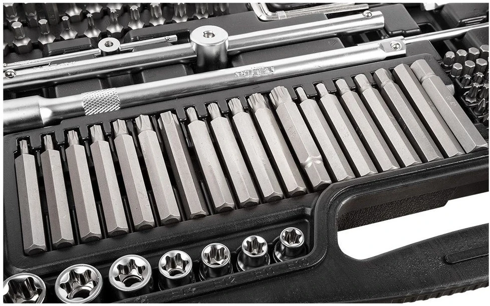 Neo Tools 300 dalių įrankių rinkinys su satino apdaila