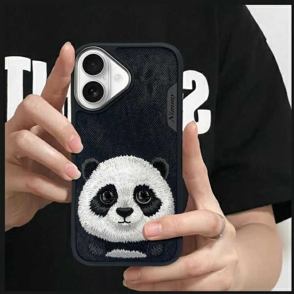 Nimmy dėklas Apple iPhone 16 6.1″ juodos spalvos Big Eyed Pet 2.0 Panda
