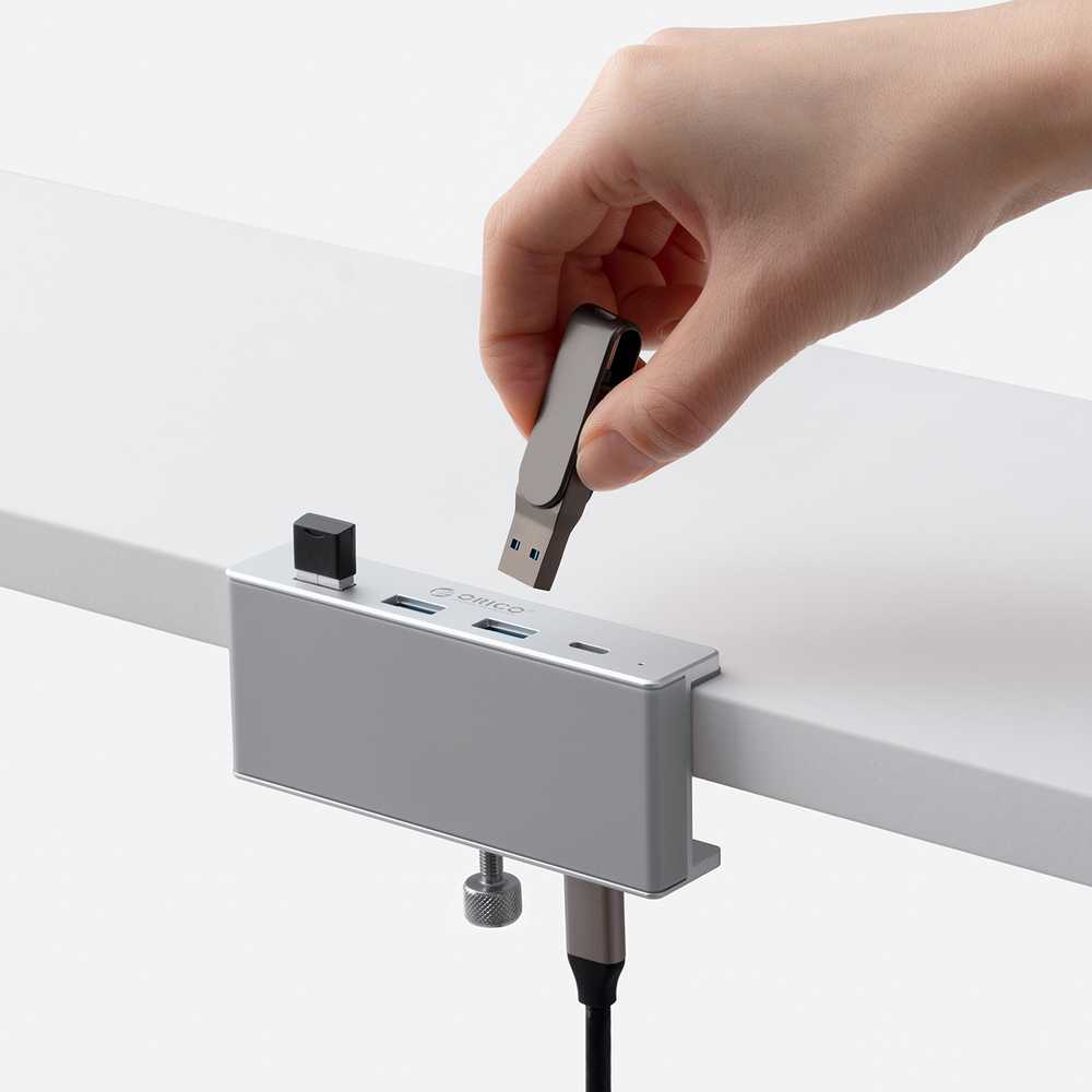 „Orico MH4PC“ šakotuvas, montuojamas ant spaustuko, USB-C / 3x USB-A 3.0 + 1x USB-C 3.0 – dvigubos spalvos