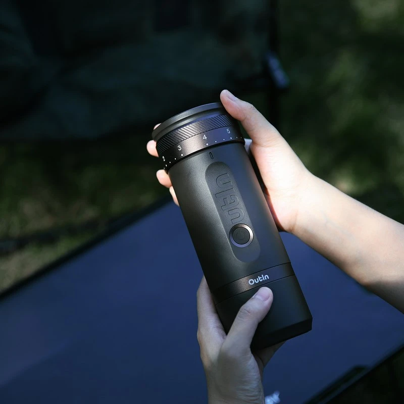 Kavamalė „OutIn Fino“ nešiojamas elektrinis kavos malūnėlis – „Tundra Brown“