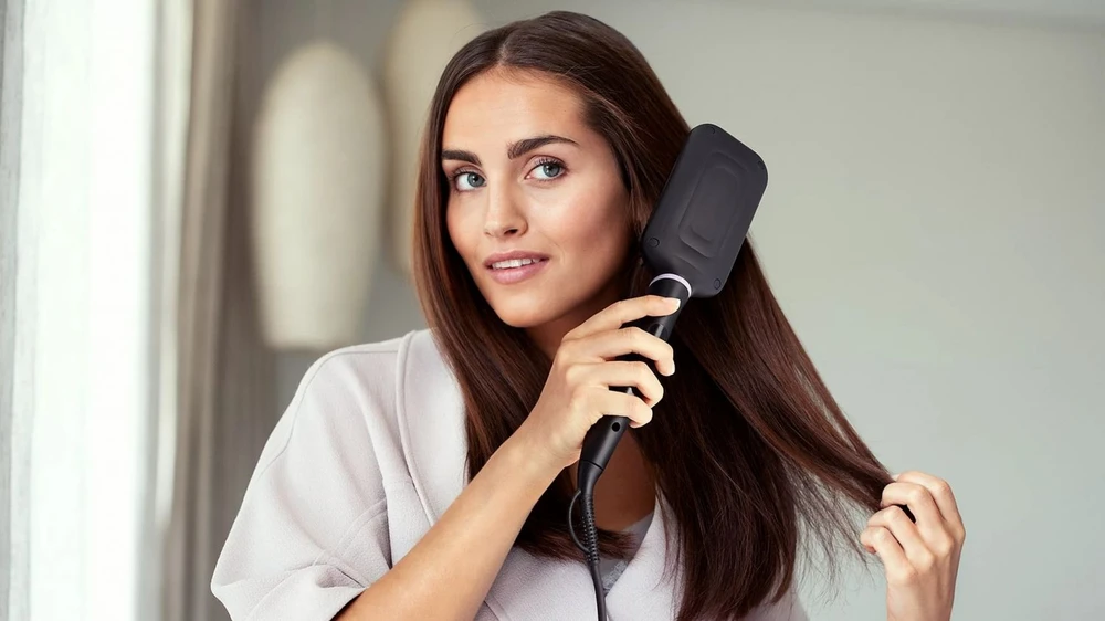 Philips „StyleCare Essential“ Šildomas tiesinimo šepetys BHH880/00