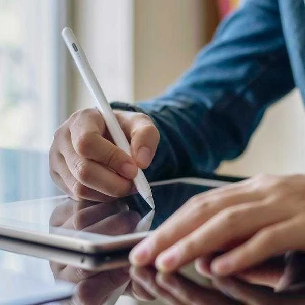 UNIQ Pixo Lite 2.0 Magnetic Stylus skirtas Apple iPad rožinės spalvos/Blush rožinės spalvos