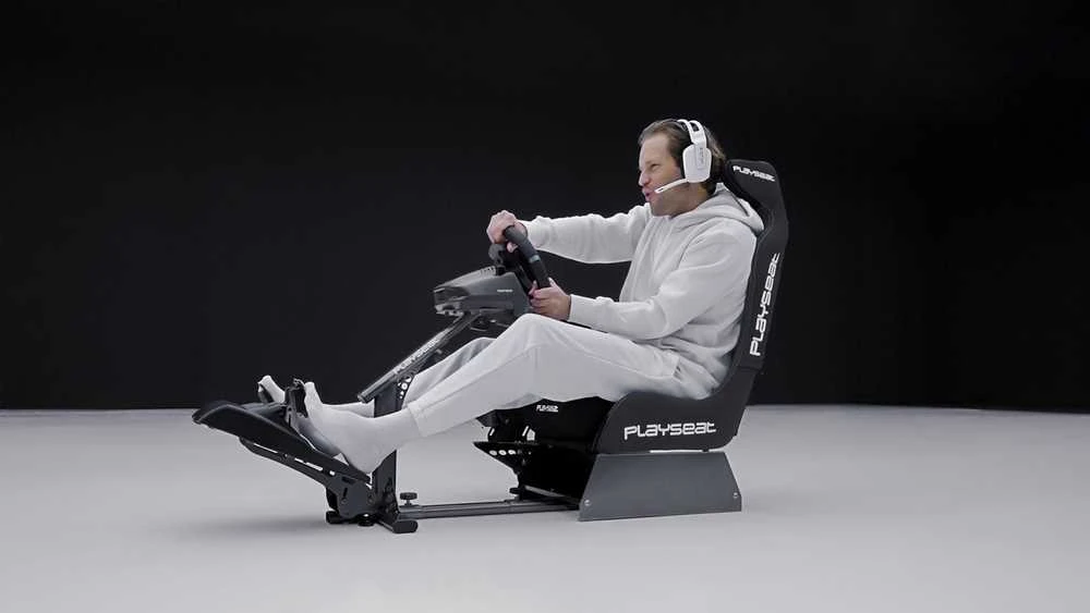 Playseat Evolution Pro ActiFit juoda