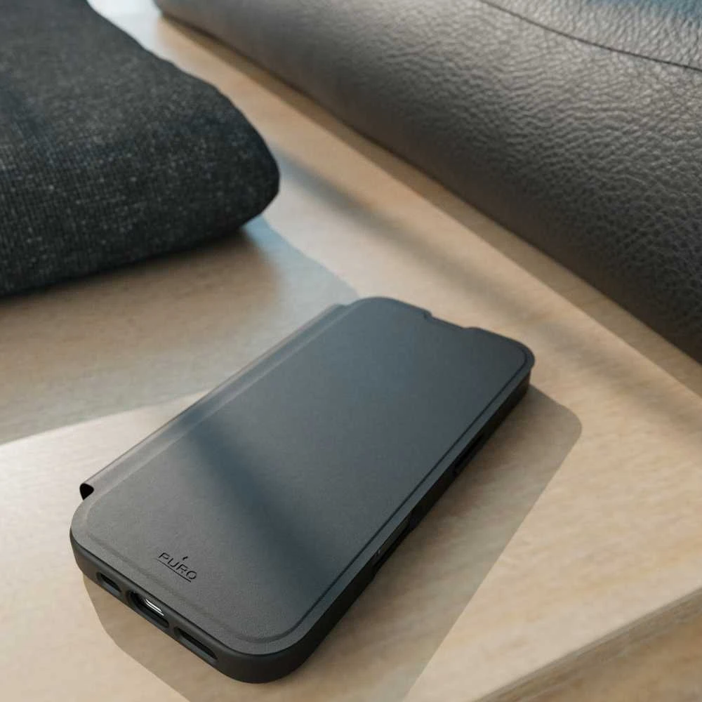 SBS Puro Book Mag MagSafe odinis dėklas su atvartu ir kortelės lizdu, skirtas iPhone 16 – juodas