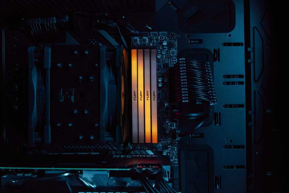 „Kingston KF432C16RB2AK2/16“ 16 GB 3200 MT/s DDR4 CL16 DIMM (2 vnt. rinkinys) FURY Renegade RGB | „Kingston“