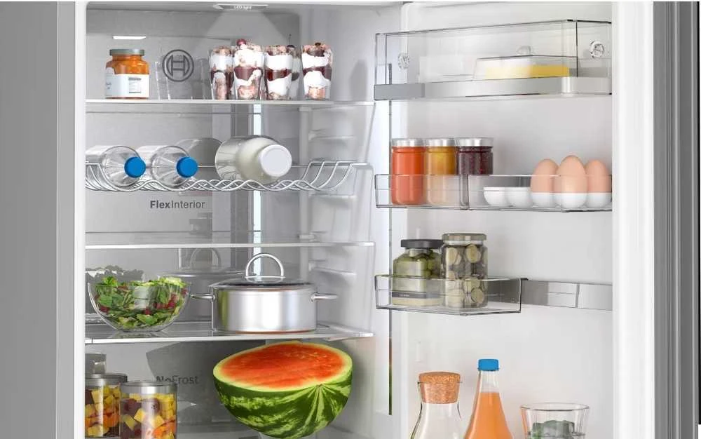 Bosch Serie 6 KGN39LBCF fridge-šaldiklis Freestanding 363 L C Juodas