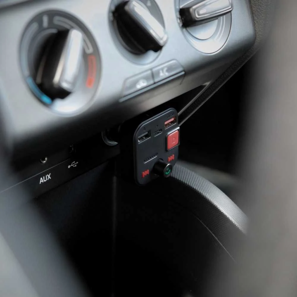 Automobilinė Garso Sistema - Savio FM Siųstuvas, Bluetooth 5.3, QC 3.0, LED Ekranas, Bass Boost