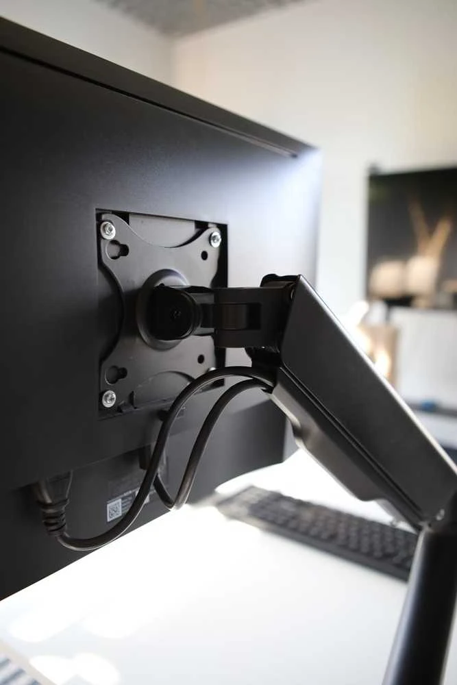 Laikiklis SAVIO UM-01 Desk Mount for Monitorius 17" – 32", 2 – 9kg