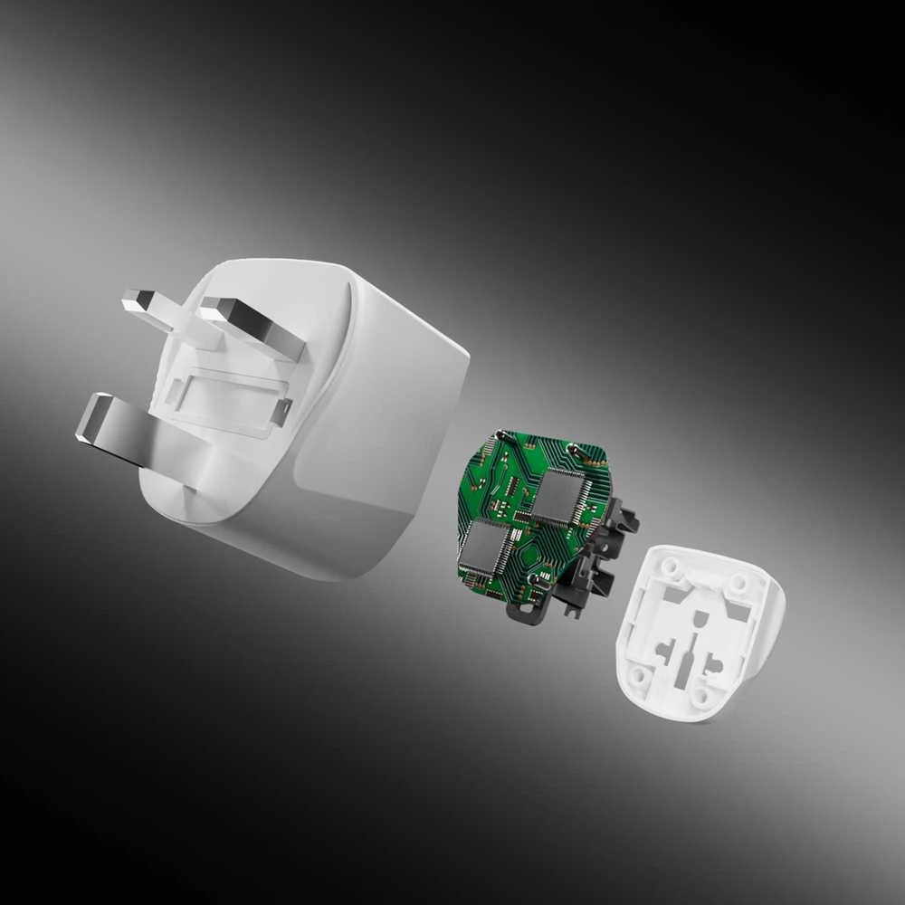 SBS UK kelioninis adapteris – universalus – baltas