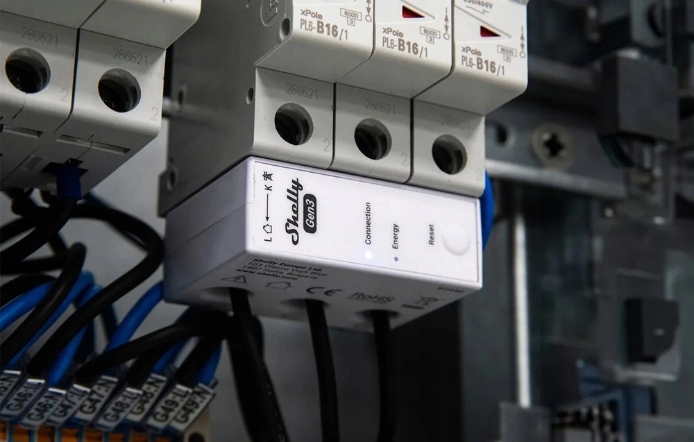 Shelly 3EM-63W Gen3 elektros sąnaudų skaitiklis