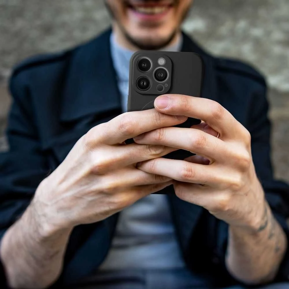 OEM dėklas, skirtas „iPhone 16 PRO“ silikoniniam „Mag“ dėklui, suderinamas su „MagSafe“ (fotoaparato apsauga), juodas