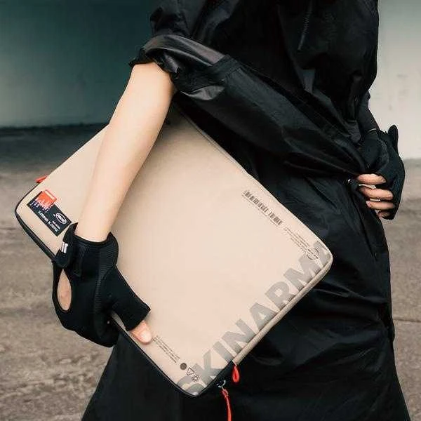 Skinarma Bag Fardel laptop sleeve 14″ ivory
