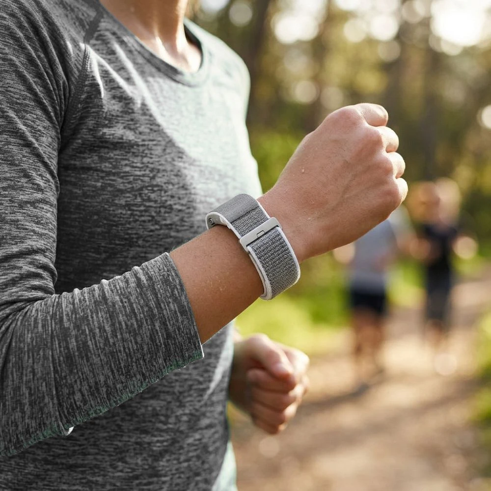 Išmanusis laikrodis Išmanioji apyrankė su IP68 atsparumu Atsparus vandeniui Reitingas, EKG, širdies ritmas, HRV, kraujospūdis, SpO2, miego ir streso stebėjimas TITMO Loop I-110 sidabrinis