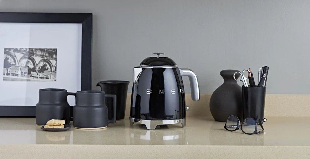 Virdulys Smeg KLF05BLEU 0.8 L 1400 W, Juodas