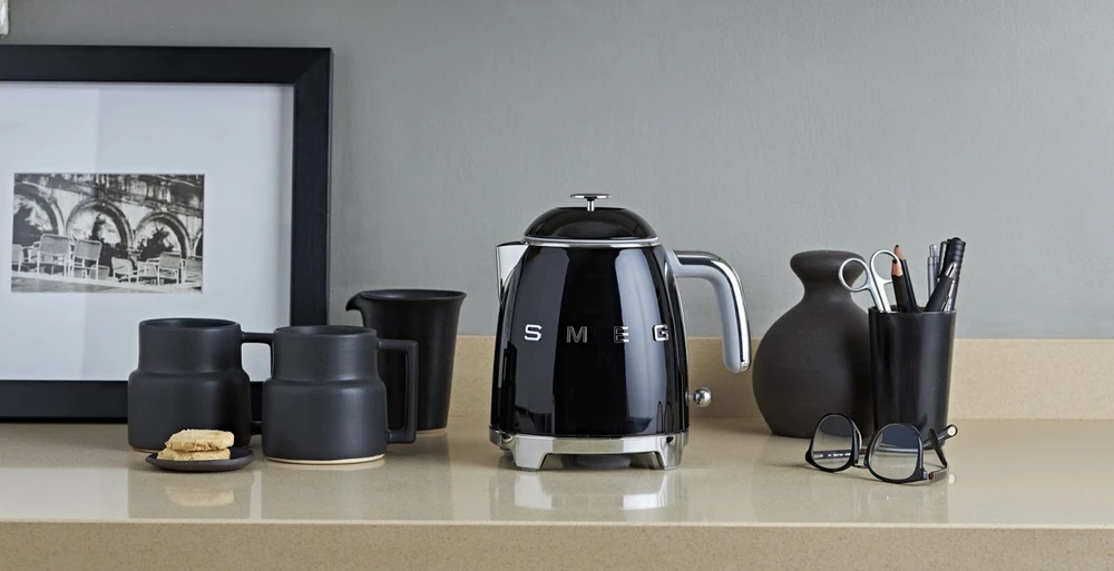 Virdulys Smeg KLF05BLEU 0.8 L 1400 W, Juodas