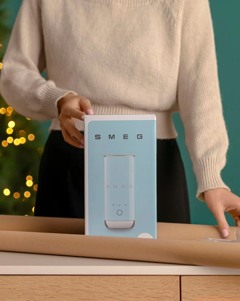 Smeg MFF02CREU milk frother/warmer Automatic milk frother/warmer Kreminis