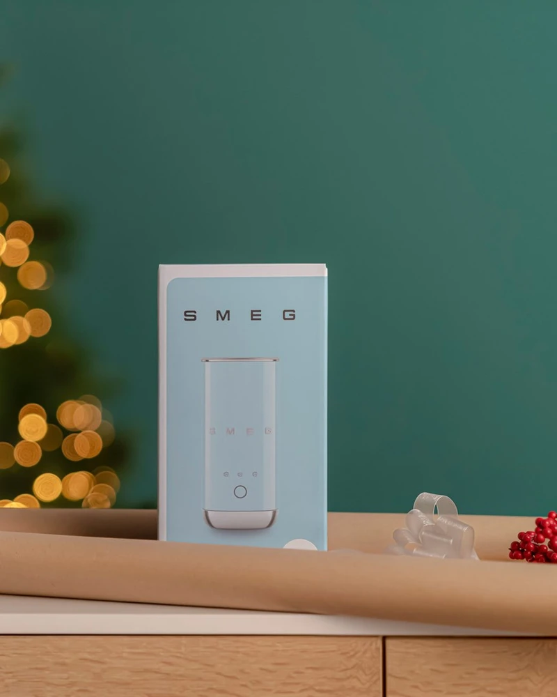 Smeg MFF02CREU milk frother/warmer Automatic milk frother/warmer Kreminis