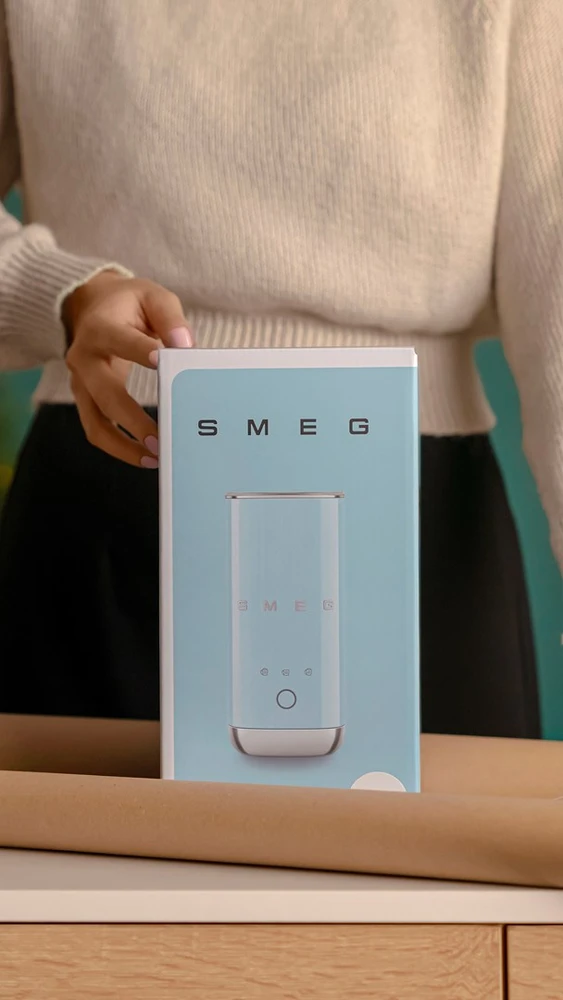 Smeg MFF02CREU milk frother/warmer Automatic milk frother/warmer Kreminis