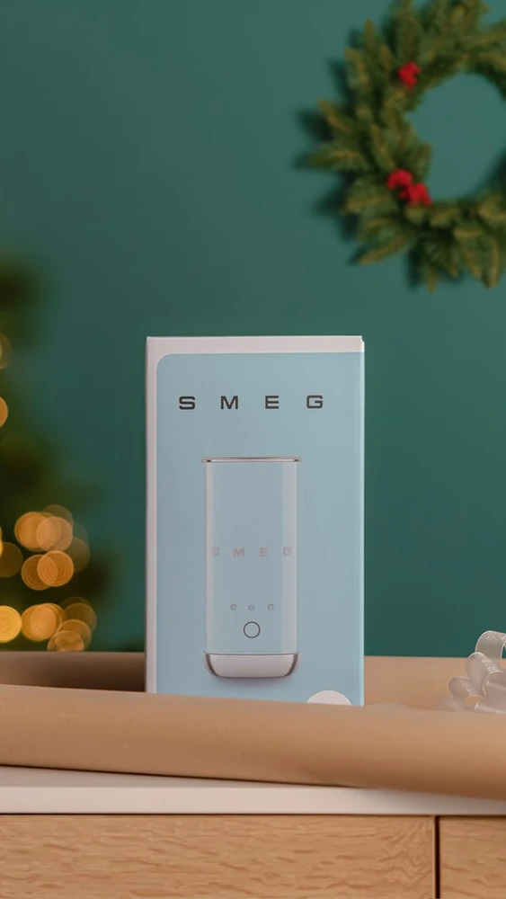 Smeg MFF02CREU milk frother/warmer Automatic milk frother/warmer Kreminis