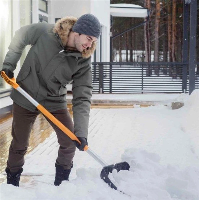 Snow shovel Fiskars 1062827. 131 cm x 35 cm. plastikas