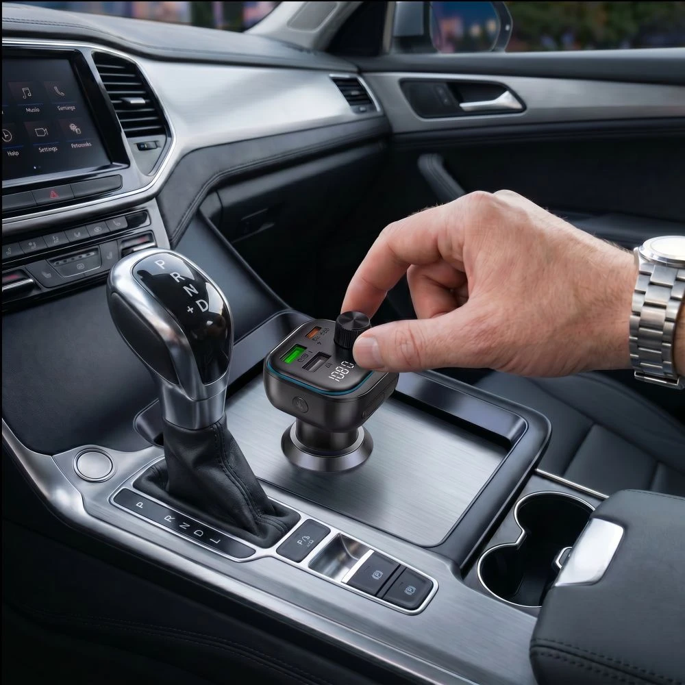 Tech-Protect CC07 3 PRIEVADŲ AUTOMOBILINIS ĮKROVIKLIS PD 54W + FM SIŲSTUVAS BLUETOOTH Juodas