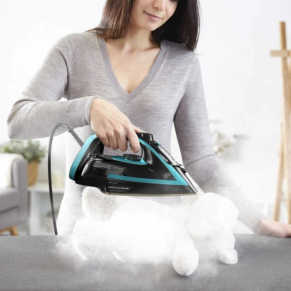 TEFAL | Lygintuvas | FV8066E0 | Garų lygintuvas | 3000 W | Vanduo tank capacity 270 ml | Continuous steam 50 g/min | Steam boost performance 280 g/min | Juodas/Mėlyna