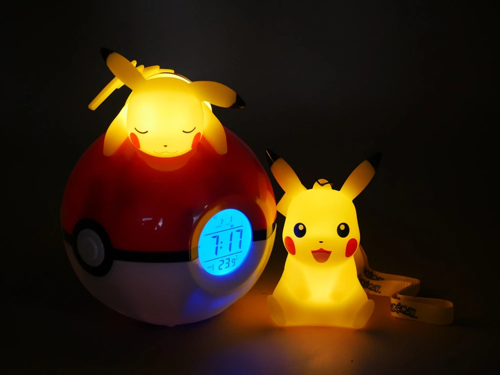 TEKNOFUN TF POKEMON LIGHT-UP ALARM CLOCK & PIKACHU 9CM