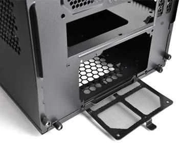 THERMALTAKE Core V1 Mini-ITX Case 2x USB 3.0 ir 1x HD Audio I/O jungtis viršuje, vienas iš anksto įdiegtas 200 mm ventiliatorius