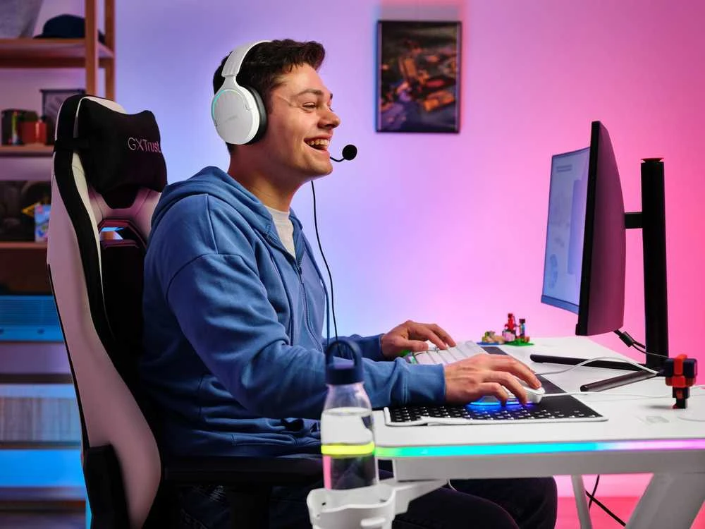 TRUST GXT 709W LUMINUS RGB žaidimų stalas (baltas)