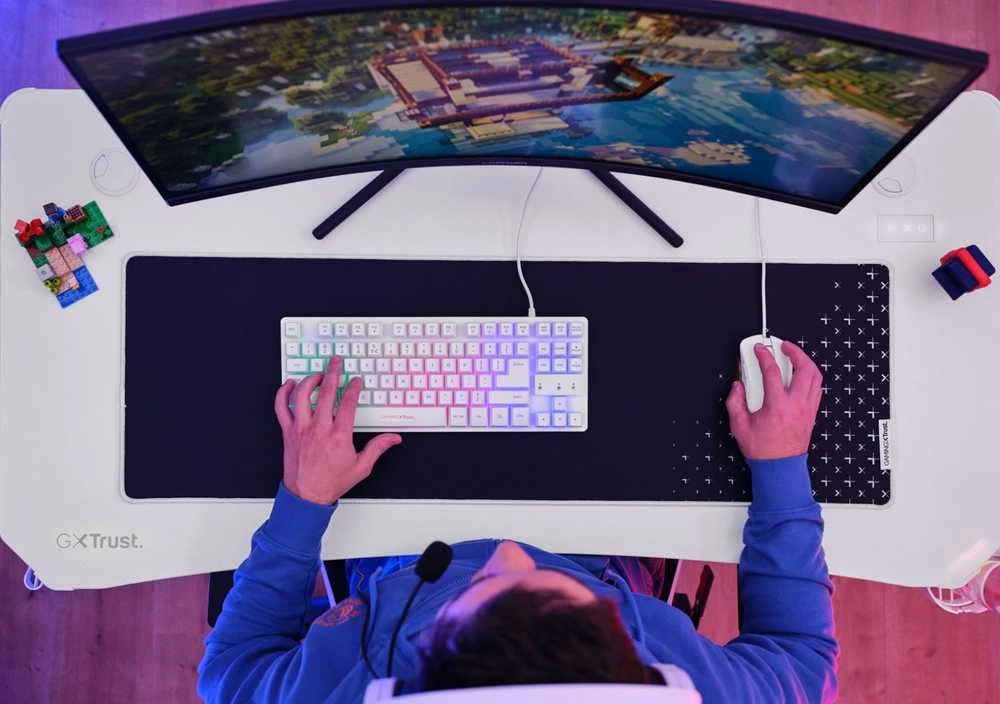 TRUST GXT 709W LUMINUS RGB žaidimų stalas (baltas)