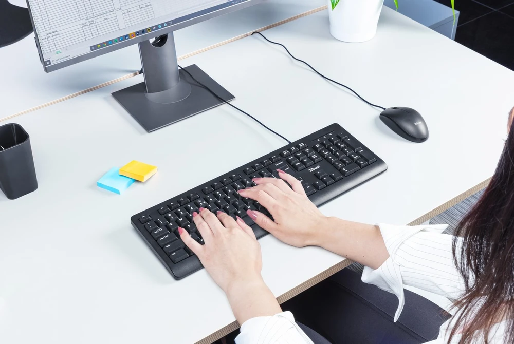 Trust TK-150 klaviatūra Universal USB QWERTY Juodas