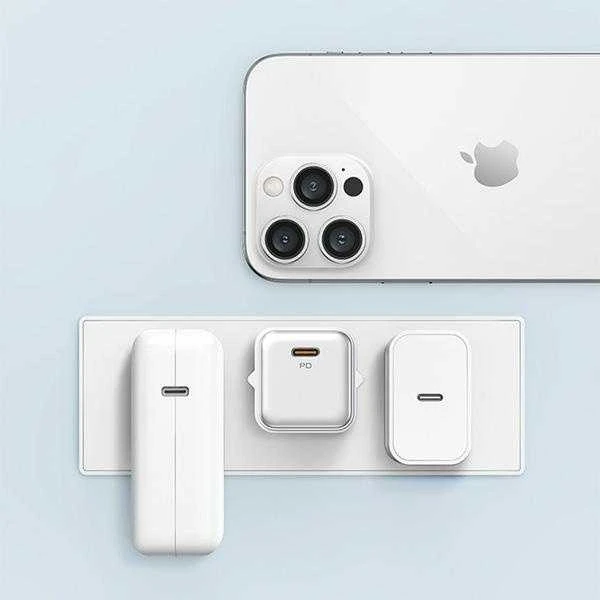 USAMS automobilinis įkroviklis with retractable cable 2xUSB-C C41 PD 30W Fast Charge juodas/juodas CC220CC01 (US-CC