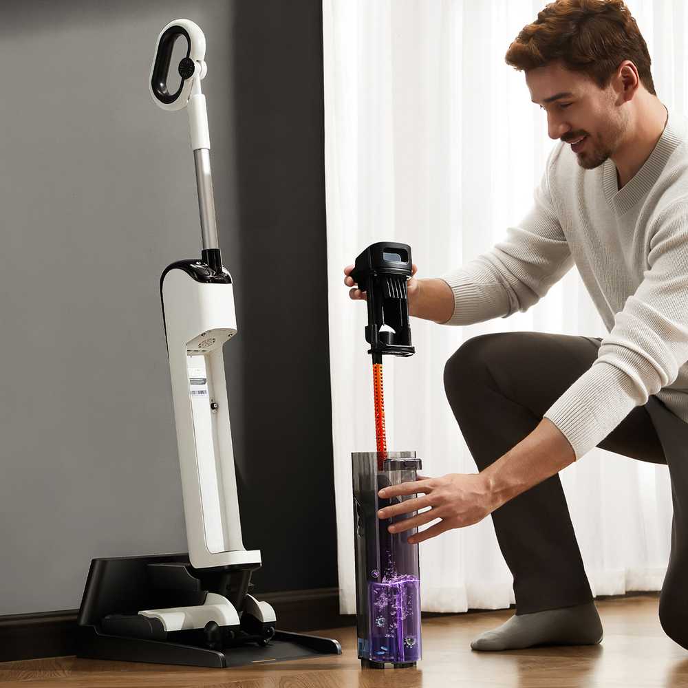 UWANT D700 Vertikalus dulkių siurblys su šluostymo funkcija ir įkrovimo stotele, baltos spalvos