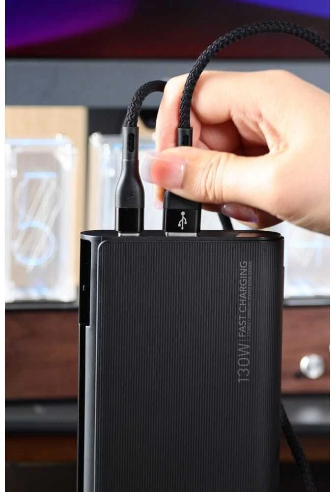 Nešiojamoji baterija Veger TCE130 (W2503) PD 130W 25000 mAh su integruotais C tipo laidais / Lightning juodas