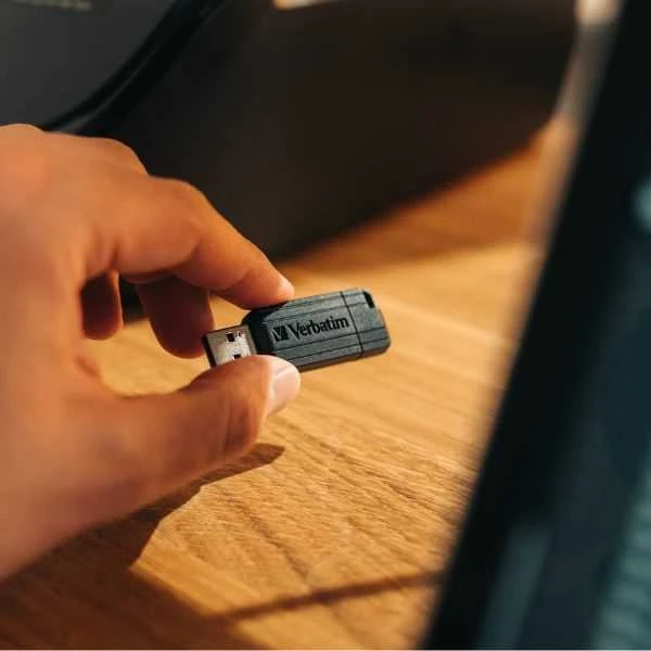 Verbatim PinStripe USB atmintukas 64 GB USB A tipo 2.0 Juoda