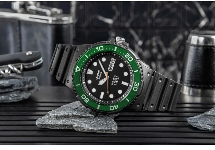 Laikrodis CASIO MRW-230H-1E3. Kvarkovinis, spalvotas jodas. Vyriška.