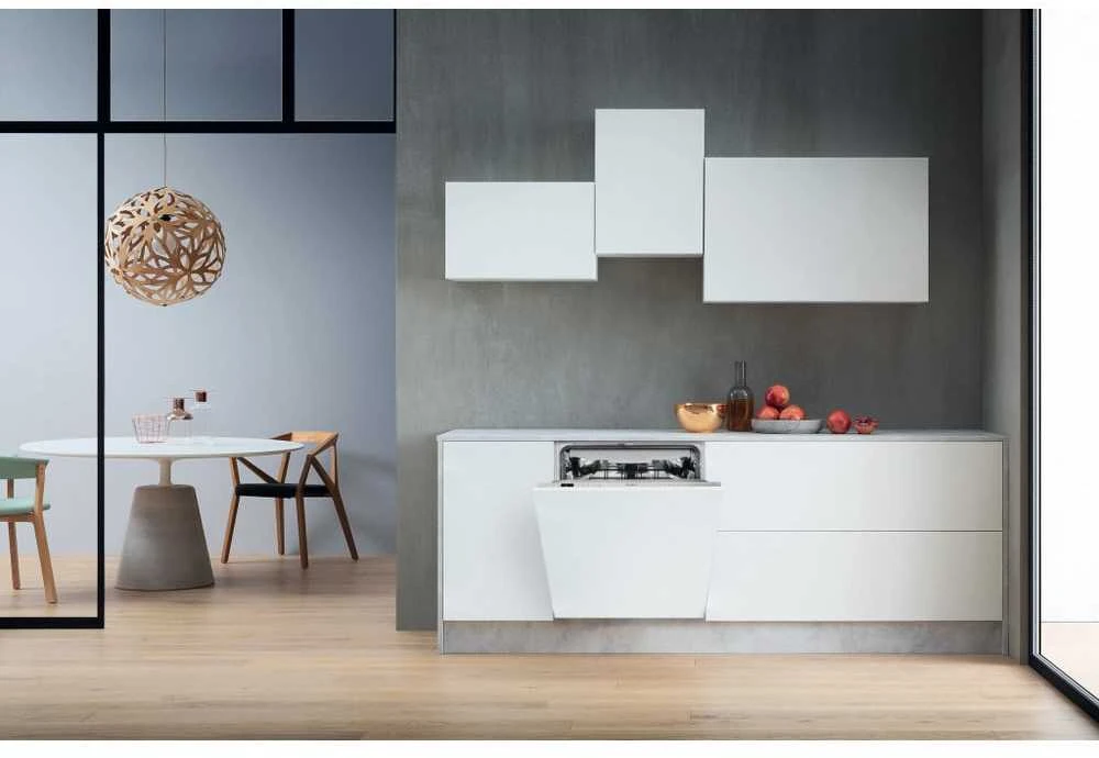 Indaplovė „Whirlpool WI 7020 PF“ pusiau įmontuojama, 14 vietų komplektų, E
