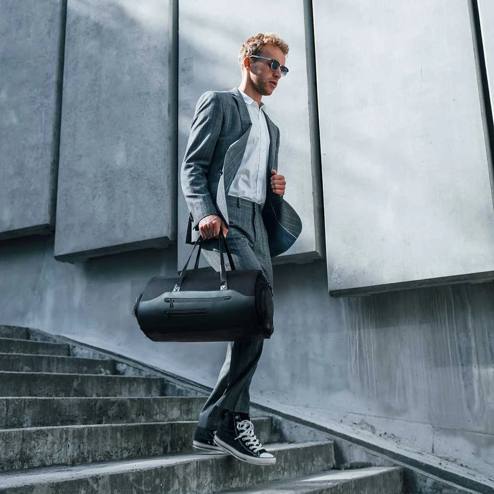 Kelioninis krepšys Wozinsky Premium(50 l) – juodos spalvos
