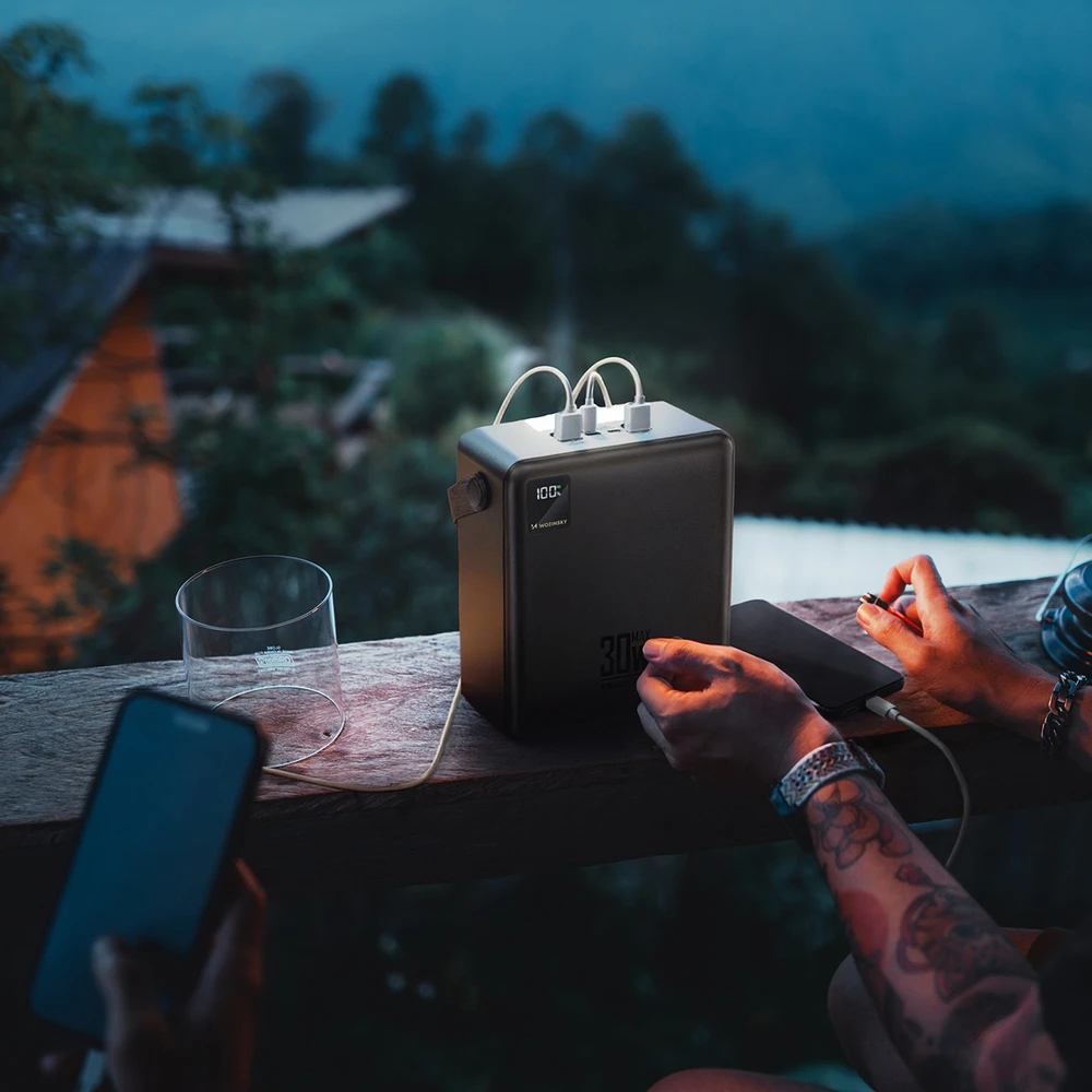 Wozinsky W8-B 100000 mAh su latarką 30W juoda