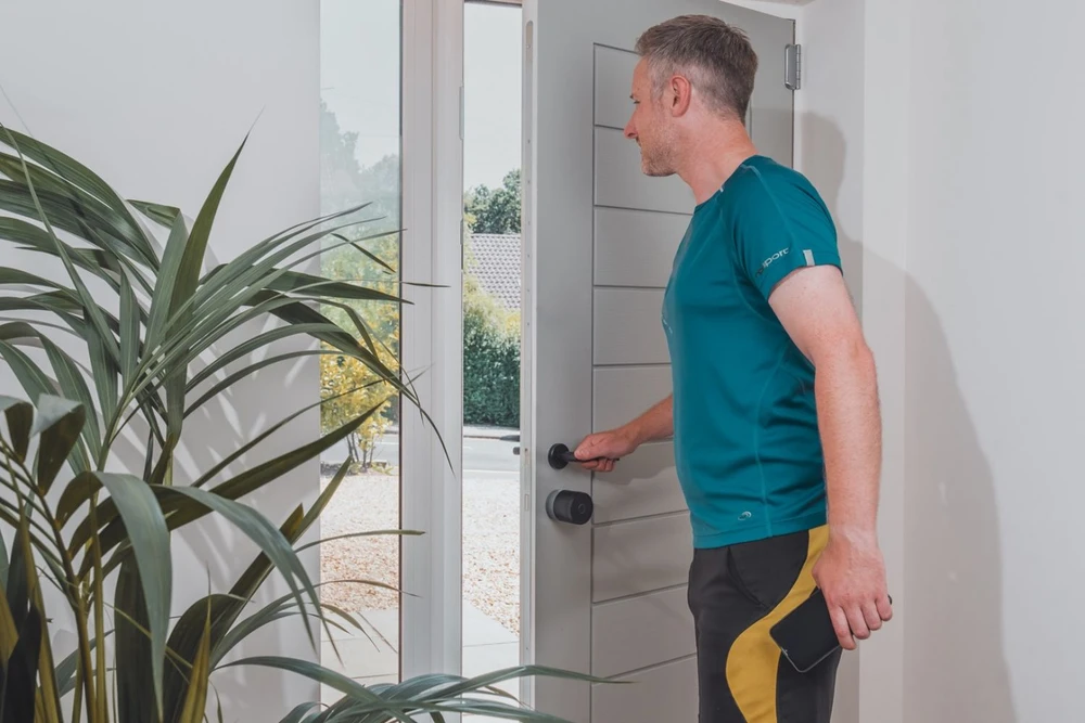 Yale Linus Smart Lock L2 Lite - išmanioji durų spyna Juodas